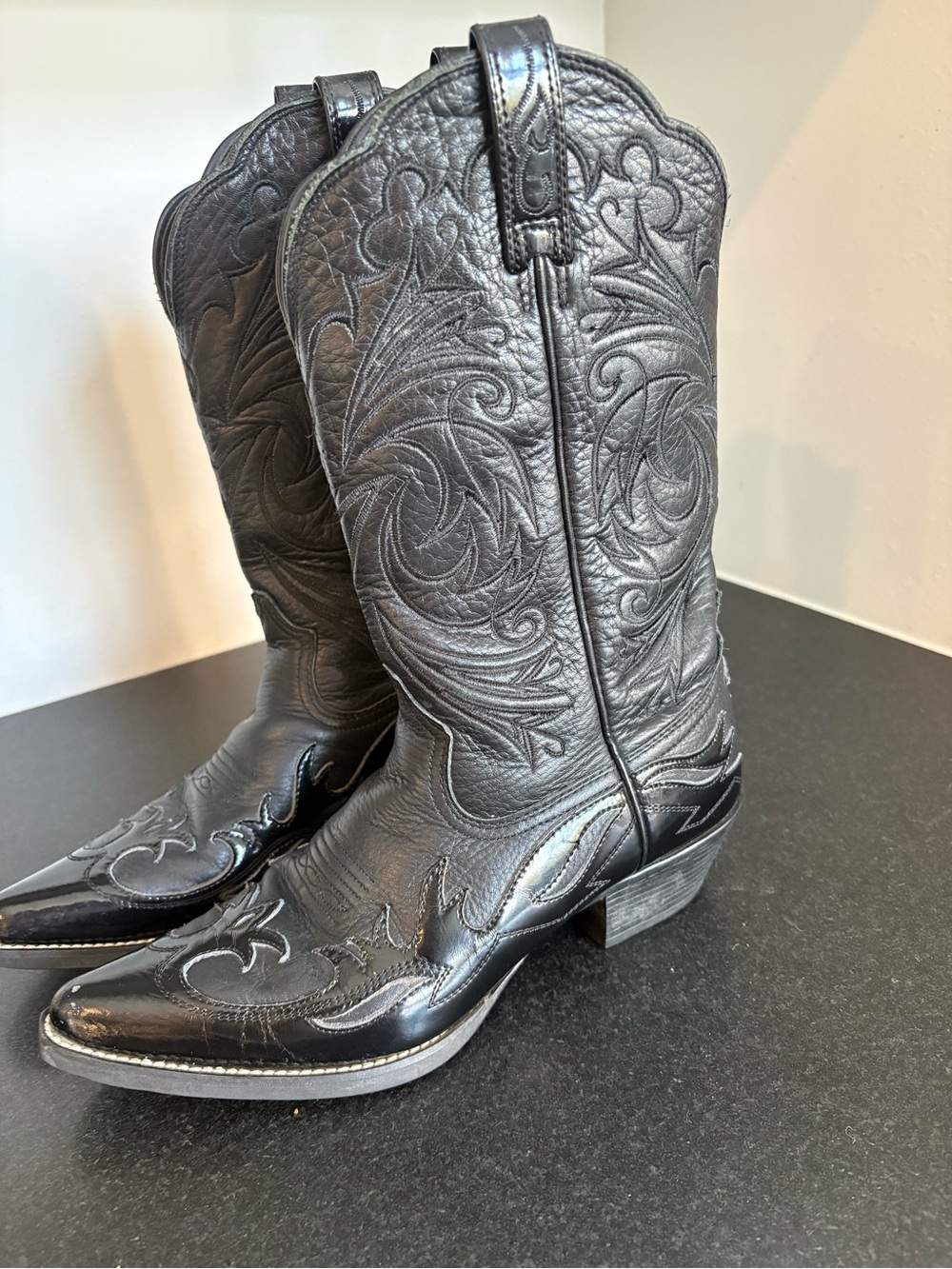 Ariat Black Leather Embroidered Western Boots Patent Snip Toe -Excellent Cond.